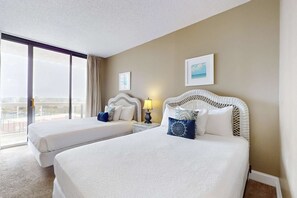 Iron/ironing board, WiFi, bed sheets - This cozy and bright resort studio is perfect for a beach getaway. (Miramar Beach)