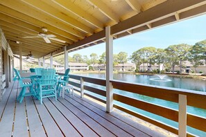 Outdoor dining - Lakefront condo with on-site golf, pool access, tennis, gym, & balcony (Miramar Beach)