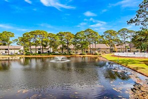Property grounds - Lakefront condo with on-site golf, pool access, tennis, gym, & balcony (Miramar Beach)