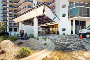 Exterior - Cozy condo w/ balcony, beach access & shared pool/hot tub/tennis/gym (Miramar Beach)