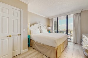 WiFi, bed sheets - Cozy condo w/ balcony, beach access & shared pool/hot tub/tennis/gym (Miramar Beach)