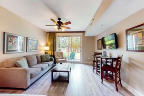 TV, offices - LaSata beauty with patio, pools, hot tubs, fitness center, AC & beach access (Miramar Beach)