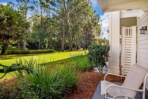 Terrace/patio - LaSata beauty with patio, pools, hot tubs, fitness center, AC & beach access (Miramar Beach)