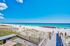 Beach nearby - LaSata beauty with patio, pools, hot tubs, fitness center, AC & beach access (Miramar Beach)