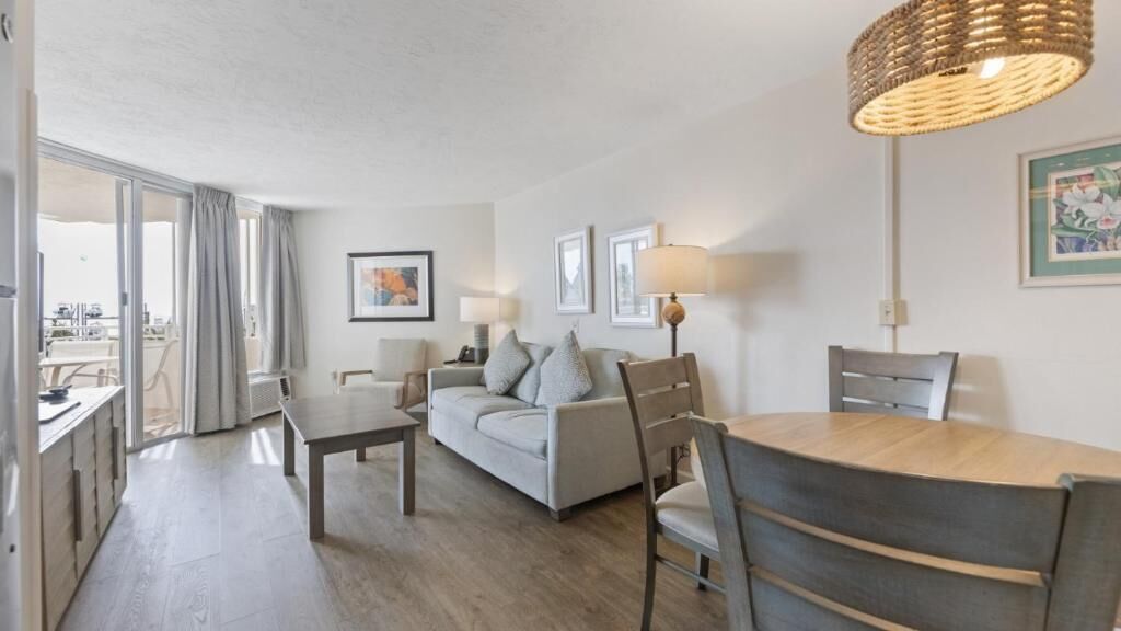 40 インチのテレビ (ケーブル放送視聴可)、書庫