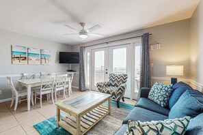 TV - Beachfront 2nd floor condo with private balcony, shared pool/hot tub/BBQ (Miramar Beach)