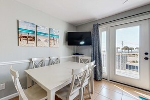 Dining - Beachfront 2nd floor condo with private balcony, shared pool/hot tub/BBQ (Miramar Beach)