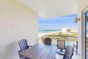 Outdoor dining - Fourth Floor Amazing Gulf Front Condo Fitness Center, Pools, Access to beach (Miramar Beach)