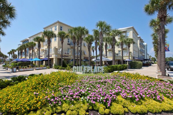 Unclassified image, 1 of 20, button - Beachy condo with free WiFi & shared pool,hot tub - short walk to the beach (Santa Rosa Beach)