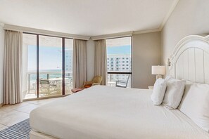 Internet, bed sheets - Gulf-front resort studio with pool & hot tub - on-site dining (Miramar Beach)