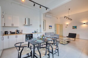 Interior - Seafront 2 bedroom flat, breath taking views BBRI1-1 (L-Isla)
