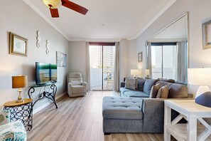 TV, offices - Beautiful resort condo w/ a shared pool, hot tub, tennis, gym, & beach access (Miramar Beach)