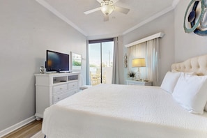 1 bedroom, iron/ironing board, WiFi, bed sheets - Beautiful resort condo w/ a shared pool, hot tub, tennis, gym, & beach access (Miramar Beach)