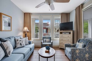 TV, offices - Beautiful condo with shared pool & hot tub, private W&D - near the beach (Miramar Beach)
