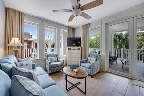 TV, offices - Beautiful condo with shared pool & hot tub, private W&D - near the beach (Miramar Beach)