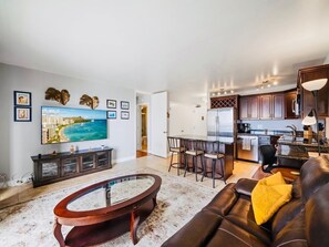 Smart TV - Peaceful Ocean View Apartment at Four Paddles (Honolulu)