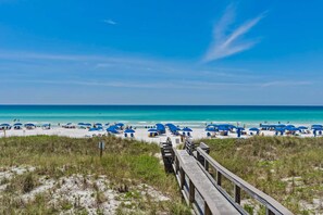 Beach nearby - Sandy Cay (Miramar Beach)