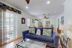 TV, offices - Gulf Getaway with Free WiFi, Wet Bar, Enclosed Yard, & Screened-In Porch (Port St. Joe)