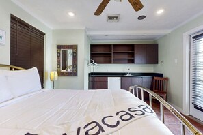 1 bedroom, iron/ironing board, Internet, bed sheets - Gulf Getaway with Free WiFi, Wet Bar, Enclosed Yard, & Screened-In Porch (Port St. Joe)