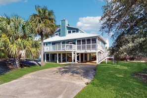 Exterior - Spacious dog-friendly home with community pool, deck, & WiFi - minutes to beach (Cape San Blas)