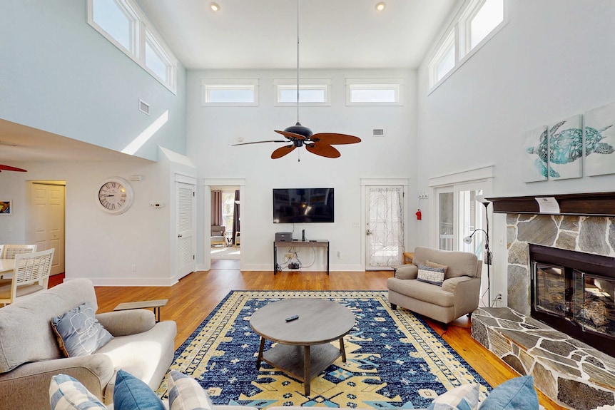 Spacious Dog-friendly Home With Community Pool, Deck, & Wifi - Minutes To Beach - Cape San Blas, FL