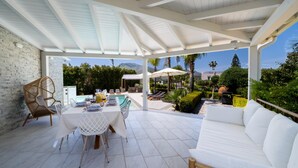 A covered patio with a dining table, chairs, and a white sofa. - Exclusive villa with swimming pool and spa (CASTELLAMMARE DEL GOLFO)
