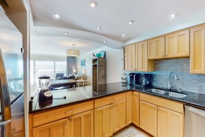 Fridge, microwave, oven, stovetop - 5th Floor Pretty Gulf-front Condo Great Amenities, Near shops and dining (Miramar Beach)