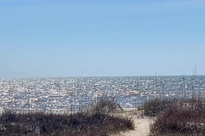Beach nearby - 2 King + bunk room beach retreat with open layout, AC, private heated pool, fire pit & grill, 5 minute walk to beach (Port St. Joe)