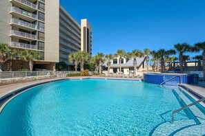 Pool - 6th-floor coastal, bright condo - beach service included, steps to restaurants (Miramar Beach)