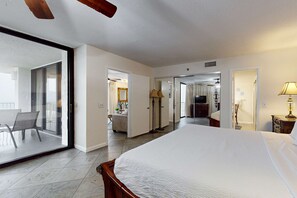 3 bedrooms, iron/ironing board, WiFi, bed sheets - 6th-floor coastal, bright condo - beach service included, steps to restaurants (Miramar Beach)