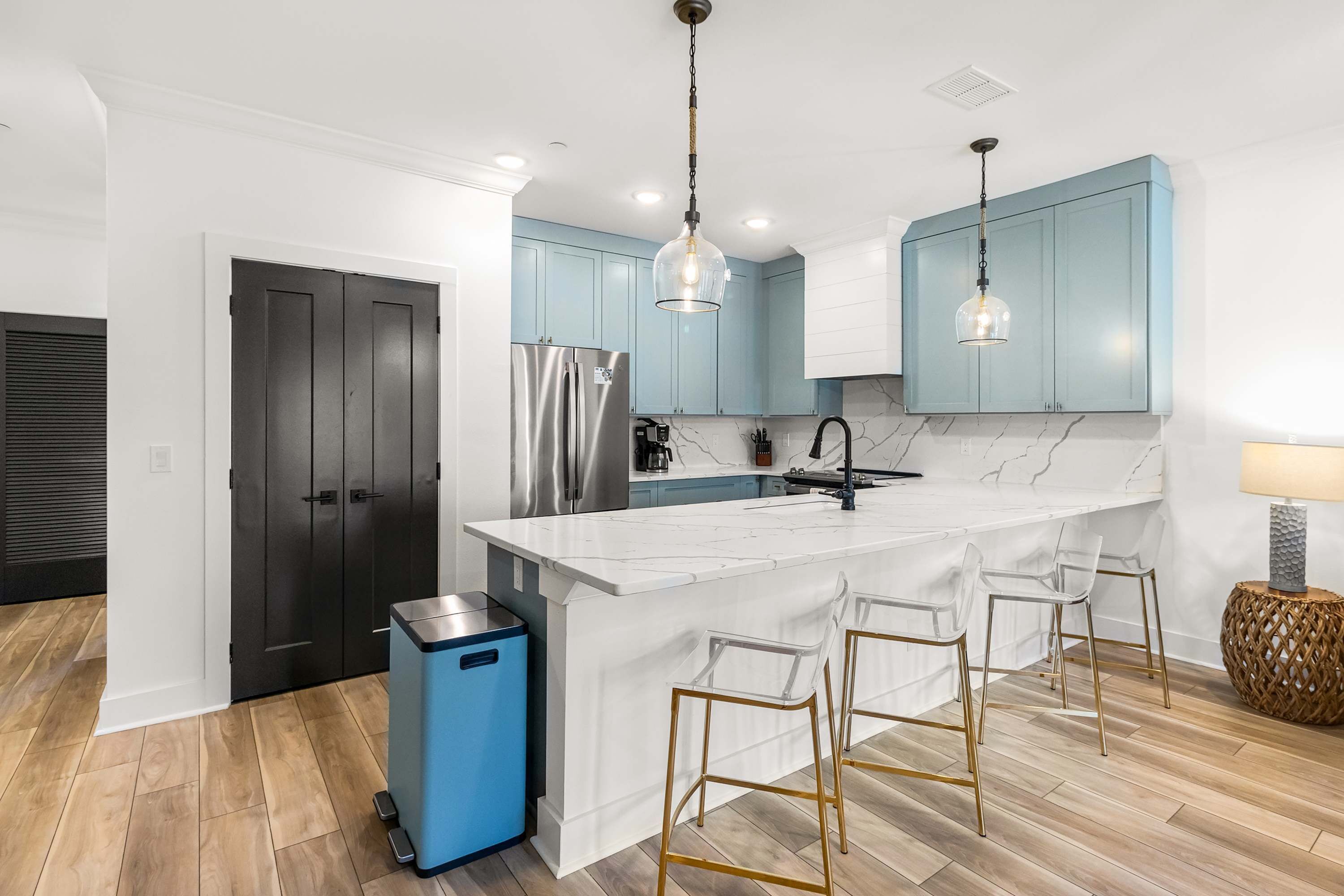 冰箱、微波炉、烤箱、炉灶