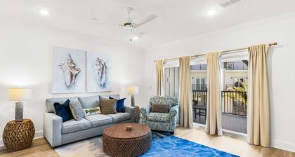 Luxury condo at prime local, beach/roof-top access, private pool, and gym