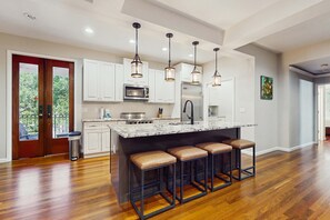 Fridge, microwave, oven, stovetop - Cozy coastal condo with shared pool and beach access, close to everything (Miramar Beach)