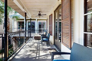 Terrace/patio - Cozy coastal condo with shared pool and beach access, close to everything (Miramar Beach)