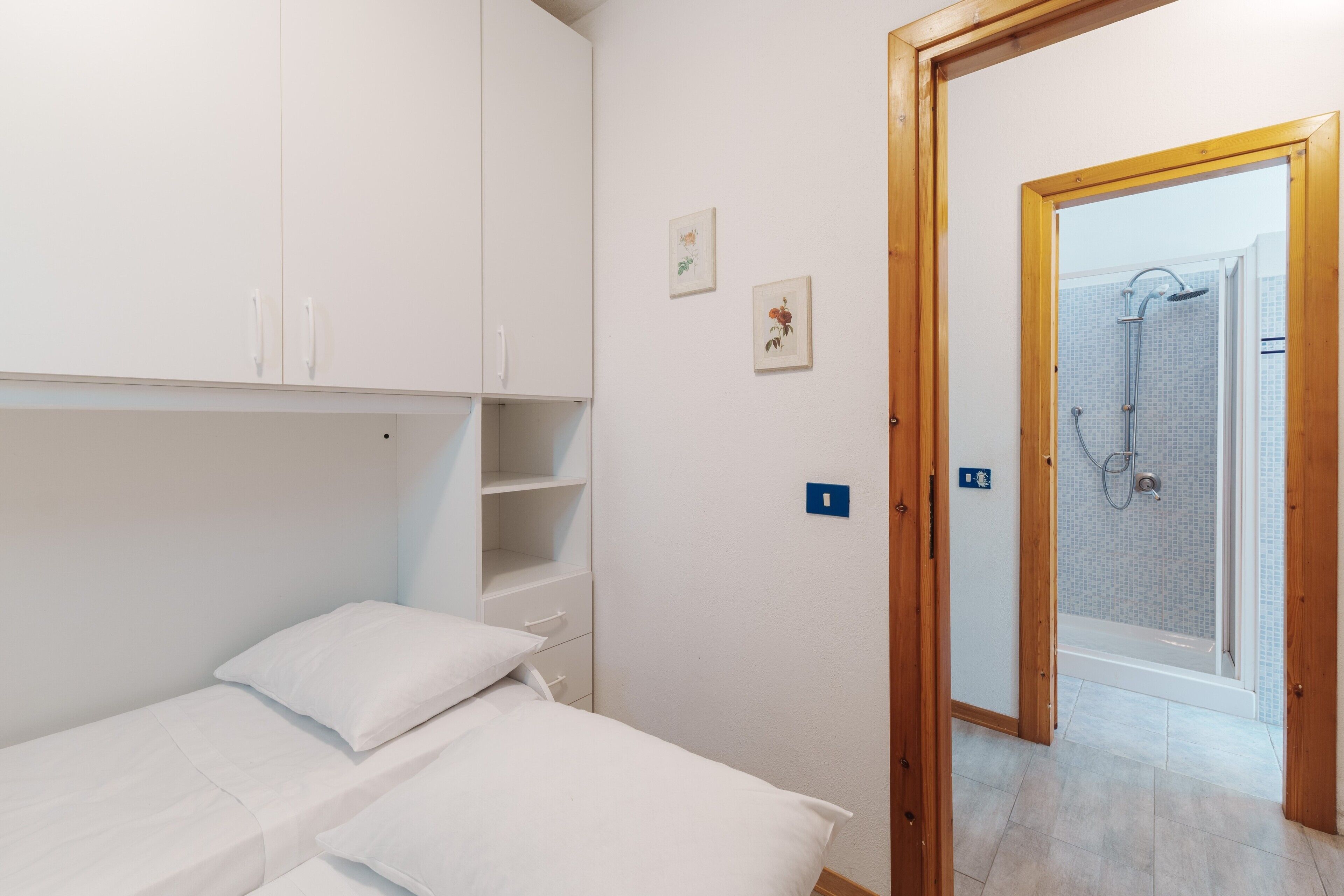 2 bedrooms, bed sheets