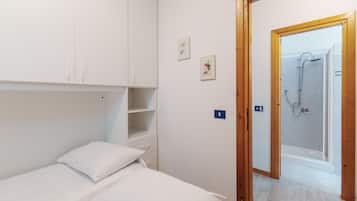 2 bedrooms, bed sheets