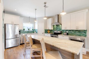 Fridge, microwave, oven, stovetop - Dog-friendly townhome with pool, hot tub & tennis - walk to beach (Santa Rosa Beach)