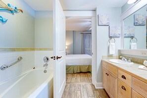 Shower, hair dryer, towels - Nautically-themed condo with shared pool,hot tub - close to the beach & bay (Miramar Beach)
