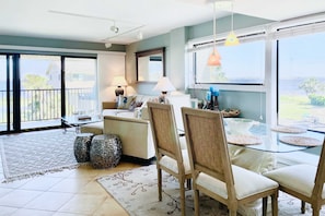 TV, offices - Waterfront, Boat-friendly Townhome with Shared Olympic-size Pool (Pensacola Beach)