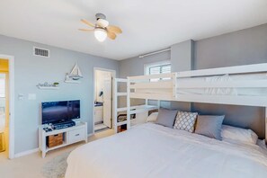 2 bedrooms, iron/ironing board, Internet, bed sheets - Waterfront, Boat-friendly Townhome with Shared Olympic-size Pool (Pensacola Beach)