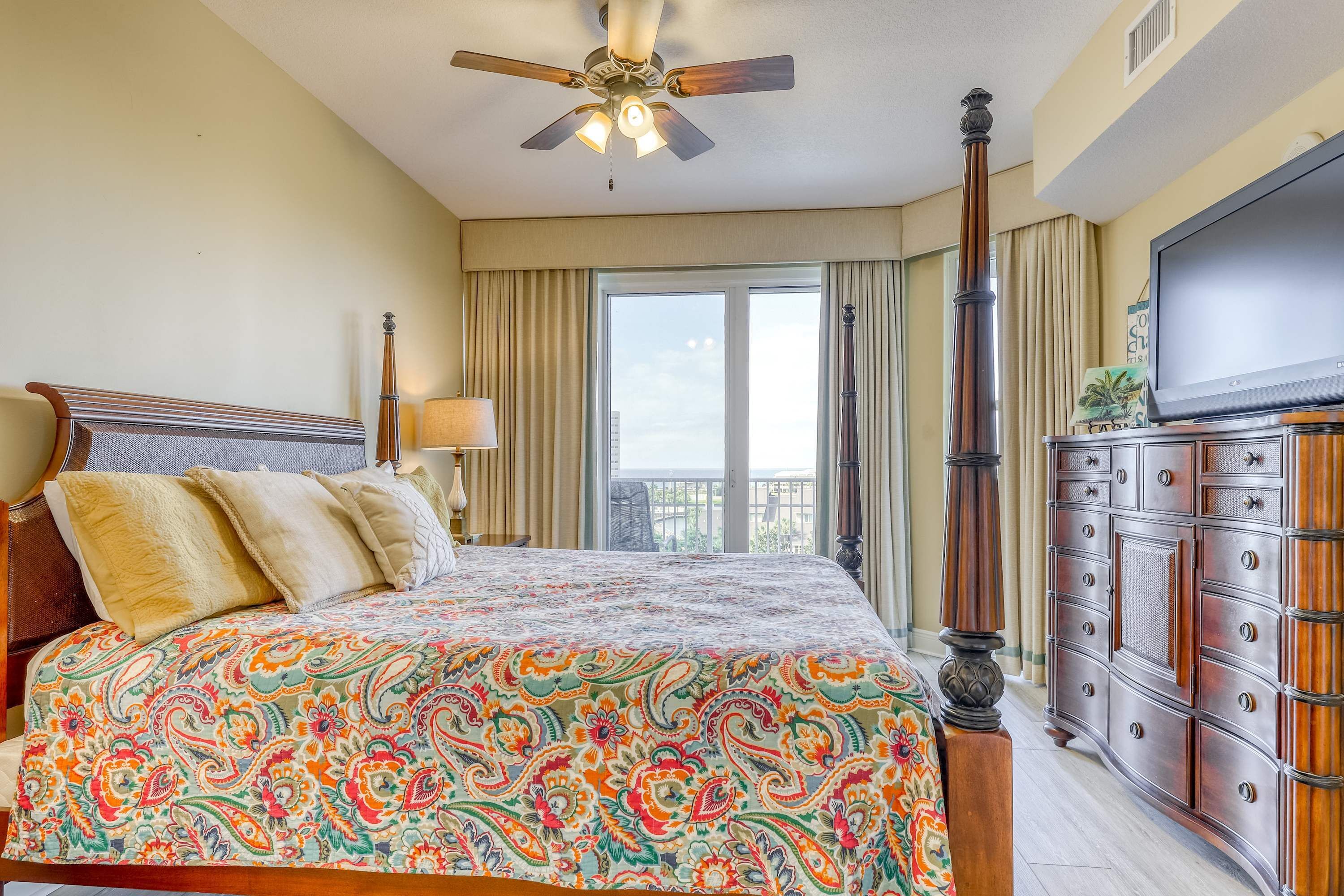 3 bedrooms, iron/ironing board, internet, bed sheets