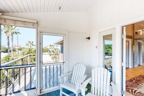Terrace/patio - Coastal home with deck, screened porch, central AC, & washer&dryer - near beach (St. George Island)