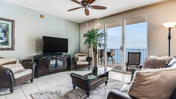 Télévision, lecteur de DVD, espaces bureaux