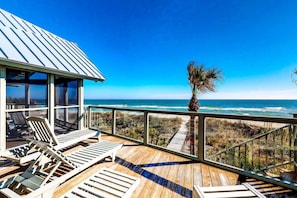Terrace/patio - Snowbird-friendly beachfront home with a pool, tennis, washer/dryer, fireplace (St. George Island)