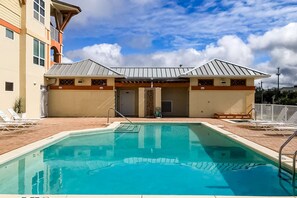 Pool - Dreamy coastal gem with Gulf views, easy beach access, pool, hot tub, sauna & AC (Mexico Beach)