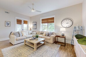 TV, DVD player - New Modern Baths! Top Floor 30A Family Condo|Private Beach Access, Resort Pool (Santa Rosa Beach)
