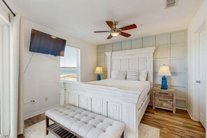 3 bedrooms, iron/ironing board, Internet, bed sheets - Gorgeous coastal home with shared pool & easy beach access (Navarre)
