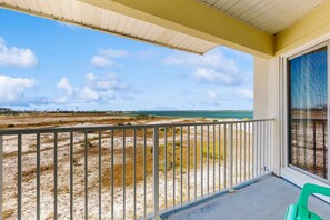 Property grounds - Gorgeous coastal home with shared pool & easy beach access (Navarre)