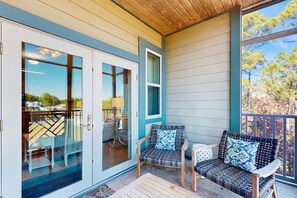 Terrace/patio - Gorgeous coastal home with plenty of space and easy beach access (Santa Rosa Beach)