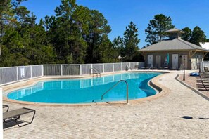 Pool - Gorgeous coastal home with plenty of space and easy beach access (Santa Rosa Beach)